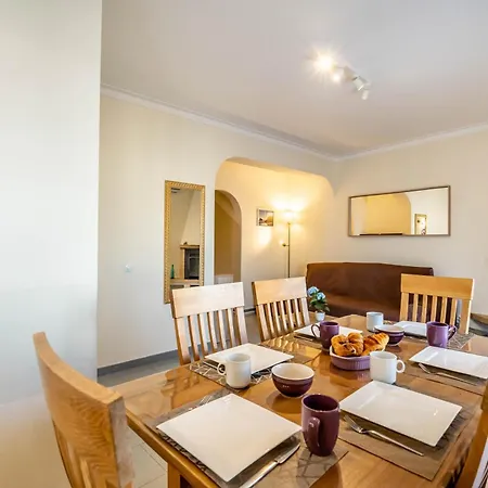 Casa Amonita, * Alvor