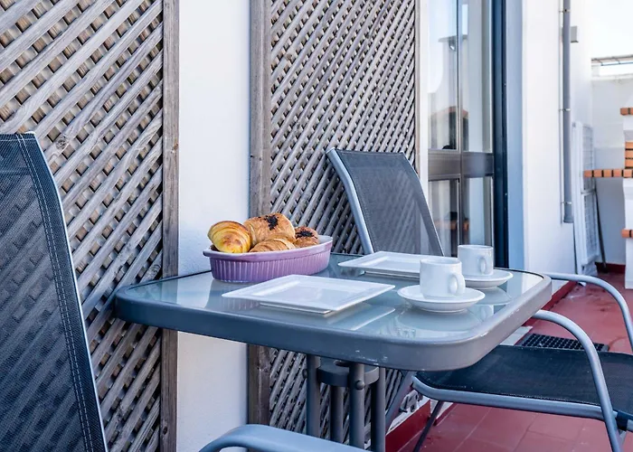 Casa Amonita, * 알보르