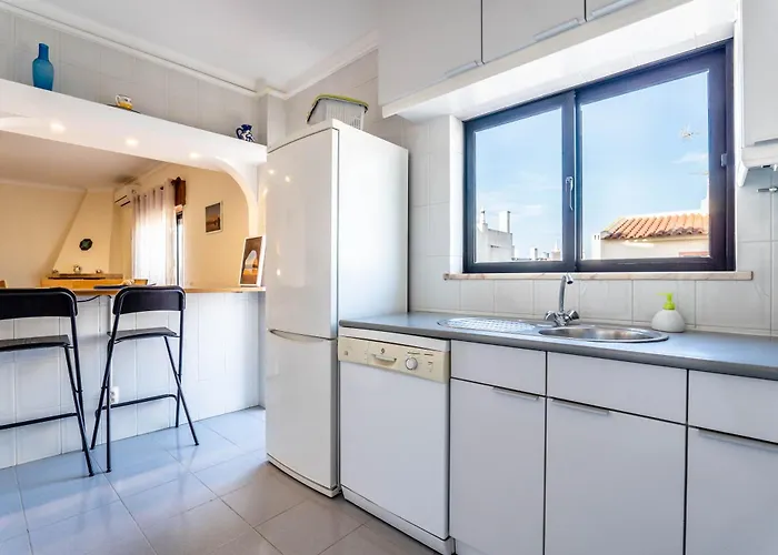 Casa Amonita, * 알보르